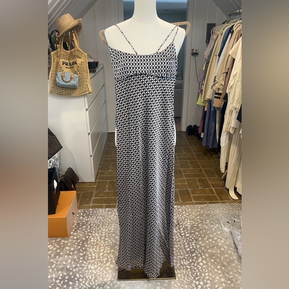 Showpo Dress NWT - Picture 3 of 5